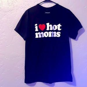 I ❤️ hot moms t shirt Size Large